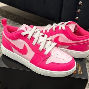 Nike Jordan 1 low little kid sneaker